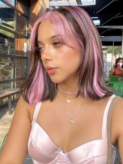 Hair Color Ideas For Summer Short Hair, Cute Short Hair Colors, Colored Stripes In Hair, Back To School Hair Dye Ideas, Pink Highlights On Short Hair, Cool Hair Colour Ideas, Color Block Hair Pink, Pink Skunk Highlights, Pink Hair Color Ideas For Black Hair