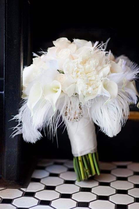 Art Deco Wedding Flowers, Feather Wedding Decorations, Brides Flowers Bouquet, Prom Bouquet, Feather Bouquet, Jeweled Bouquet, Wedding Flowers Roses, Old Hollywood Wedding, Hollywood Wedding