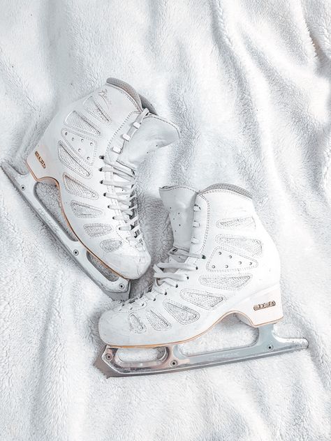 Edea piano skates with matrix supreme blades Edea Piano Skates Aesthetic, Edea Piano Skates, Piano Skates, Edea Figure Skates, Edea Skates, Ice Shoes, Cool Football Boots, Hunter Of Artemis, Skating Pictures