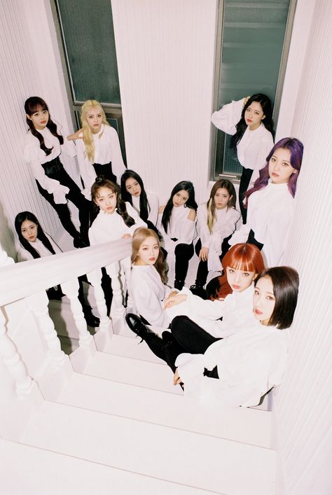 Kpop Posters, Odd Eyes, Olivia Hye, Perfect Love, Kpop Girl Groups, Pop Group, Korean Girl, South Korean Girls, Album Covers