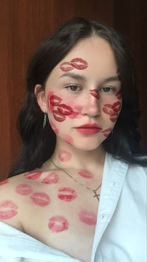 Kiss Costume Makeup, Love Letter Halloween Costume, Face With Kiss Marks, Kiss Mark Makeup Look, Kisses Makeup Look, Kisses Halloween Costume, Cupid Halloween Costume Ideas, French Kiss Costume Halloween, Cupid Halloween Costume Makeup