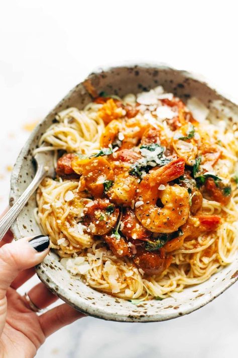 Garlic Butter Capellini Pomodoro with Shrimp - simple prep, easy ingredients: capellini pasta, shrimp, garlic, butter, basil, and fresh tomatoes. Ready in 30 minutes! #quickdinner #recipe #easyrecipe #yum #fastrecipe | pinchofyum.com Capellini Pomodoro Recipe, Capellini Pomodoro, Capellini Pasta, Pasta Shrimp, Resep Pasta, Shrimp Dishes, Budget Friendly Recipes, Spaghetti Squash, Fresh Tomatoes