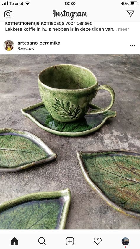 Diy Pottery Mug Ideas, Easy Hand Built Pottery Ideas, Handmade Pottery Mugs Ideas, Nature Ceramics Ideas, Pottery Mug Ideas Design, Pottery Tea Set Clay, Ceramica Gres Ideas, Pottery Inspo Coffee & Tea Cups, Plant Pottery Mugs