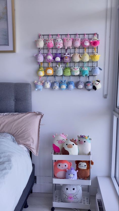 Mini Squishmallows Storage, Squishmallow Set Up, Squishmallow Bedroom Aesthetic, Plushies Collection Room, Squshmellow Collection Aesthetic, Squishmallow Room Ideas, Squishmallows Bedroom, Squishmallows Room, Squishmallow Bedroom