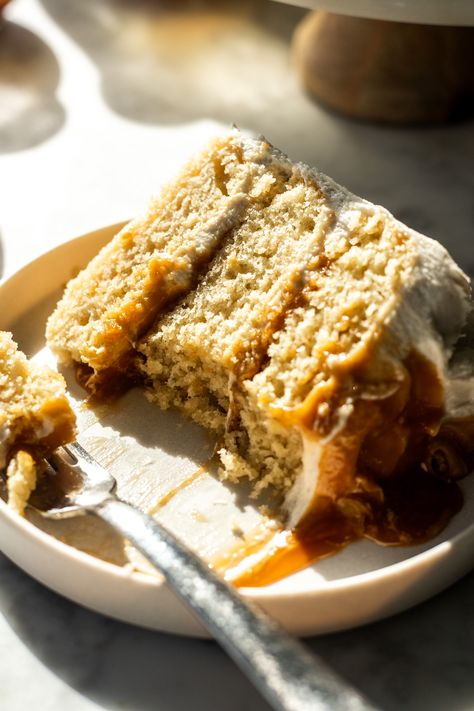 This shockingly moist vegan caramel cake will leave you speechless. It has layers of a soft, one bowl buttery vanilla cake, gooey salted caramel, and a rich and nutty 'brown butter' caramel frosting. All dairy free, no eggs, and strictly for caramel lovers only!! Vegan Caramel Cake, Banana Diaries, Caramel Cake Recipe, Vegan Bread Recipe, Brown Butter Frosting, Vegan Frosting, Salted Caramel Cake, Vegan Kids Recipes, Butter Caramel