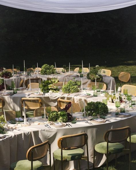 The Lovely List: Our Monthly Wedding Moodboard Outdoor Wedding Tables, Fancy Garden, Unique Floral Arrangements, Top Wedding Trends, Wedding Moodboard, Dream Wedding Decorations, Garden Party Wedding, Wedding Mood Board, Wedding Tablescapes