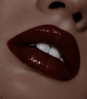 Mob Wife Makeup, Cherry Lipstick, Seductive Makeup, Feminine Makeup, Lipstick Dark Red, Honey Beauty, Makeup Life Hacks, Dark Red Lips, Red Lipstick Makeup