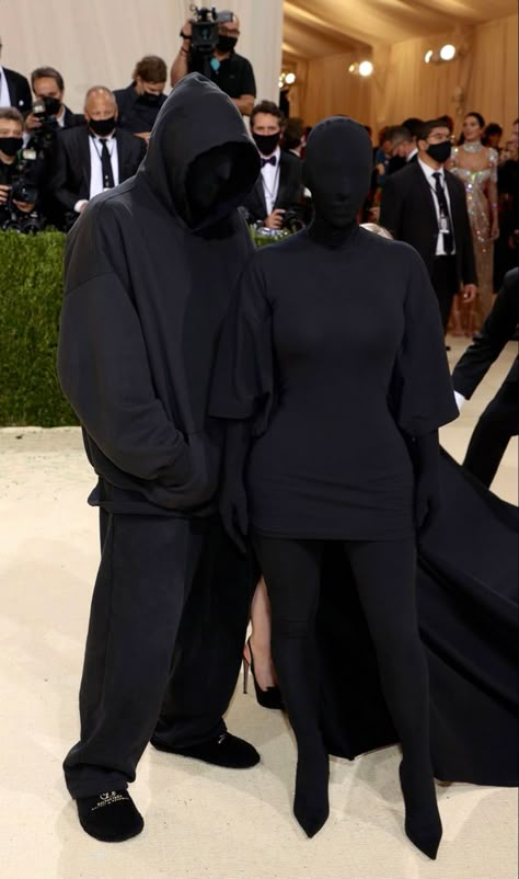 Kim K And Kanye, Kanye West Show, Estilo Kim Kardashian, Kanye West Outfits, Estilo Kardashian, Kanye West And Kim, Met Gala Outfits, Kim Kardashian Kanye West, Kim Kardashian Outfits