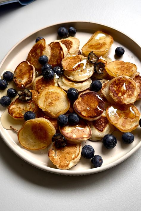 Healthy Banana Pancake Bites Banana Pancake Bites, Banana Pancake, Pancake Bites, Food Mood, Healthy Banana, Banana Pancakes, Food Inspo, Non Stick Pan, Vegan Breakfast