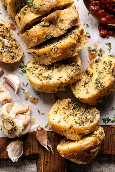 This festive and super easy pull apart Garlic Parmesan Bread is soft, buttery, garlicky, herby, and SO delicious...perfect for New Year's Eve! Garlic Parmesan Bread, Half Baked Harvest Recipes, Parmesan Bread, Harvest Recipes, Half Baked, Winter Dinner, Half Baked Harvest, Think Food, Fries In The Oven