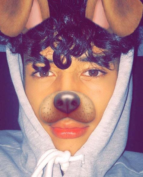 ❤️❣,Alyssa Gonzalez Mixed Guys, Estilo Hijab, Boys With Curly Hair, Tumblr Boys, Trending Sunglasses, Jairzinho, Curly Hair Men, Teenage Boys