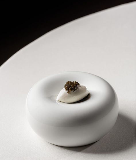 Antonio Fekete Designfood on Instagram: “Coconut and caviar at @aranykaviarrestaurant @kanaszlaszlo_chef @chef.szasa #caviar #gourmet #art #coconut #foodpics #finefood #culinary…” Culinary Photography, Tray Design, Fine Food, Vanilla Ice Cream, Nara, Food Pictures, Macarons, Food Photography, Vanilla