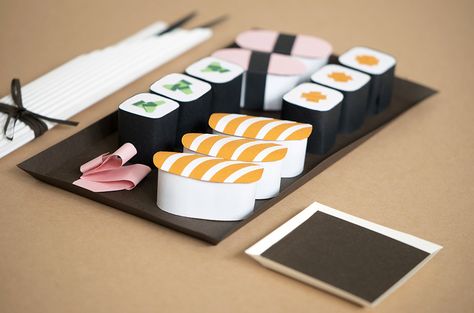 Paper Sculpture Sushi | Flickr - Photo Sharing! Paper Sushi Craft, Sushi Paper Craft, Sushi Diy, Paper Sushi, Diy Sushi, Sushi Design, Sushi Party, Paper Food, How To Make Sushi