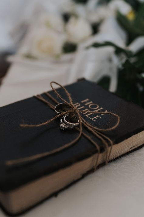 God Wedding Ideas, Bible Wedding Ideas, Jesus Wedding Ideas, Godly Wedding Ideas, Godly Wedding, Jesus Wedding, Simple Church Wedding, Christ Centered Wedding, Christian Weddings