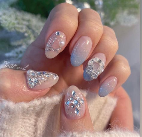 Korean Nail Art Winter, Korean New Year Nails, Asian Christmas Nails, Winter Korean Nails, Winter Nails Korean, Korean Nail Art Christmas, Japanese Christmas Nails, Christmas Korean Nails, Korean Winter Nails