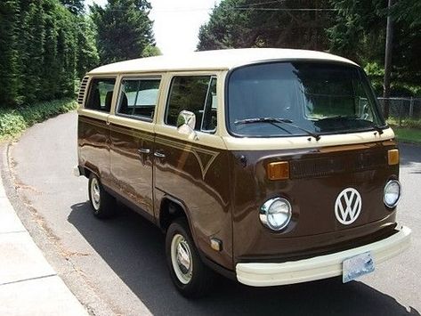 1970 Vw Bus, College Road Trip, Van Volkswagen, Brown Vans, Kombi Home, Volkswagen Van, Vw Vans, Classic Volkswagen, Combi Vw