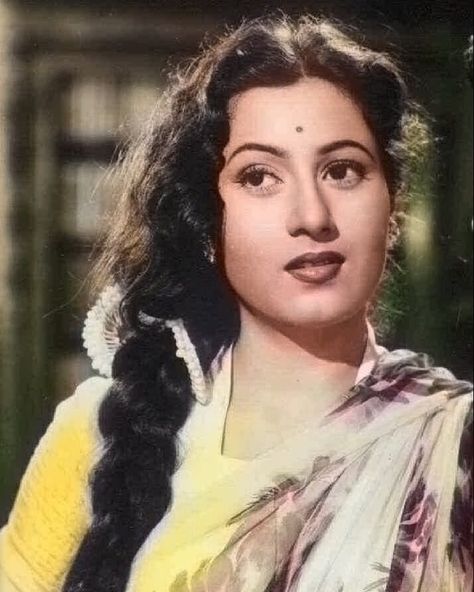 Madhubala Saree Look, Madhubala Actress Wallpapers, Madhubala Aesthetic, Old Actress Indian, Madhubala Actress, Madhu Bala, Bollywood Aesthetics, Amit Aggarwal, Rekha Actress