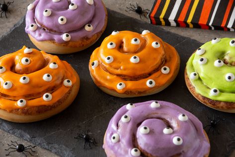 Monster Cinnamon Rolls, Rhodes Cinnamon Rolls, Rhodes Recipes, Neon Food Coloring, Rhodes Dinner Rolls, Rhodes Bread, Halloween Deserts, Halloween Breakfast, Spooky Snacks