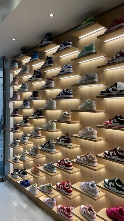 Hypebeast Store Interior, Interior Design Shoes Shop, Shoes Shelves Ideas, Shoe Store Aesthetic, Sneaker Shop Design, Shoes Display Design, Shoe Shop Interior Design, Shoe Display Retail, Sneaker Collection Display