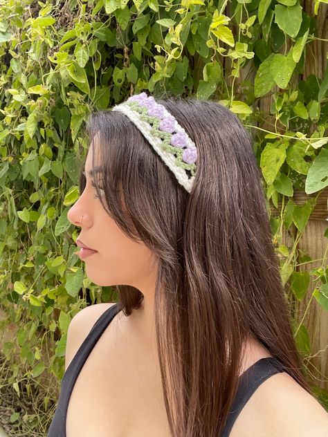 Crochet Bando Top, Crochet Tulip Headband, Crochet Headband Aesthetic, Crochet Hairband Pattern, Hairband Crochet, Easy Bow, Crochet Hairband, Chic Crochet, Headband Crochet