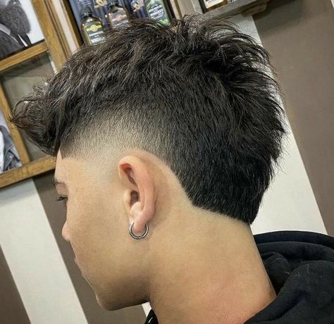 Mens Haircuts Thick Hair, Fohawk Haircut, Haircut Selfie, Photo Hijab, Mohawk Hairstyles Men, Mens Haircuts Short Hair, Fresh Cuts, Men Haircut Curly Hair, Taper Fade Haircut