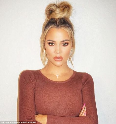 Glowing: Khloe Kardashian, who's reportedly pregnant, showed off a glam look on Instagram on Wednesday Estilo Khloe Kardashian, Khloe Kardashian Hair, Kardashian Show, Khloe Kardashian Style, Khloe Kardashian Photos, Estilo Kardashian, Trajes Kylie Jenner, Kardashian Hair, Kloe Kardashian