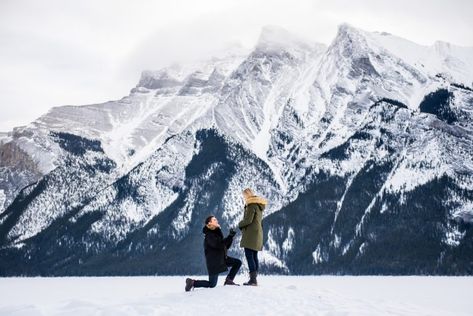 Banff Proposal, Ski Proposal Engagement, Proposal On Mountain, Proposal Pictures In The Mountains, Ski Resort Proposal, Winter Wedding Outdoor, Snowy Proposal, Snowy Mountain Proposal, Outdoor Proposal