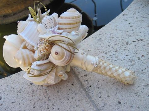 Shell Bouquet, Beach Bouquet, Seashell Bouquet, Mexico Beach Weddings, Seashell Wedding, Artificial Wedding Bouquets, Beachy Wedding, Beach Wedding Reception, Beach Wedding Flowers