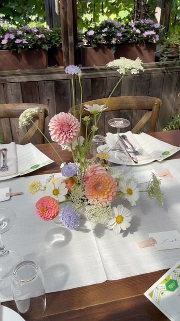 Zinnia Wedding Flowers, White Cosmos, Dahlias Wedding, Soft Summer Colors, Queen Anne's Lace, Floral Arrangements Wedding, Garden Party Wedding, Pastel Wedding, Wildflower Wedding