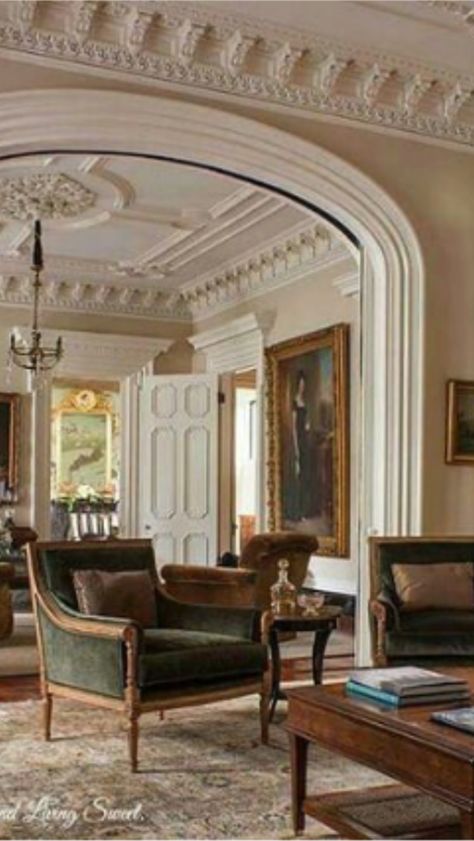 Old Money House, Classic Interior Design, Lounge Design, Dream House Interior, House Goals, Classic Interior, A Living Room, Pretty House, Dream House Decor