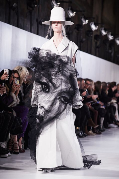 John Galliano's Maison Margiela Couture Show Gave Fashion People Life Photos | W Magazine Benjamin Shine, Abstract Fashion, Weird Fashion, Avant Garde Fashion, Fashion People, John Galliano, Spring Summer 2017, Photo Instagram, Couture Collection