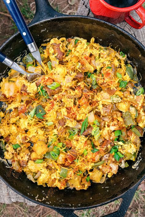 Mountain Breakfast, Mountain Man Breakfast, Easy Camping Breakfast, Breakfast Skillet Recipes, Camping Food Make Ahead, Camping Meal Planning, Camping Menu, Breakfast Vegetables, Camping Breakfast