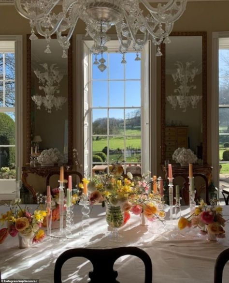 Sophie Conran - daughter of Sir Terence - shows off her stunning Wiltshire manor house | Daily Mail Online Contemporary Victorian, Socal Style, Traditional Dining Rooms, Sophie Conran, Summer Dining, Elegant Mirrors, Boutique Decor, Circular Table, Conran Shop