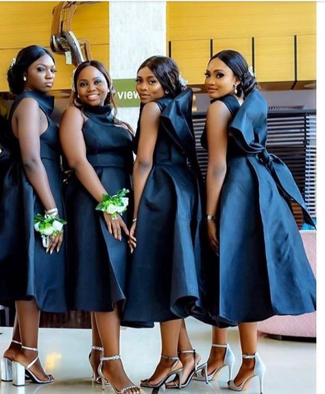 Bridesmaid Dresses On Black Women, Dresses On Black Women, Bride's Hairstyle, Classy White Dress, African Bridesmaids, African Bridesmaid Dresses, Gorgeous Bridesmaid Dresses, African Traditional Wedding Dress, Navy Blue And Pink