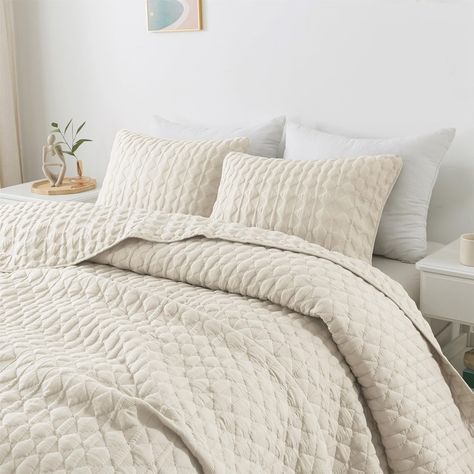 Lightweight Bedspread Coverlet - On Sale - Bed Bath & Beyond - 41092041 Quilt Bedding Sets, Lit King Size, Quilt Bedspread, Quilted Blanket, King Size Bedding Sets, Work Space Decor, Comforter Bed, Coverlet Bedding, King Size Quilt