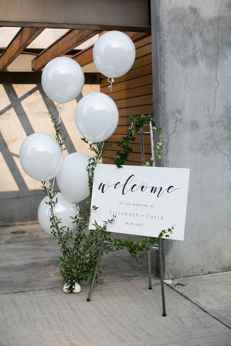 Our Favourite Balloon Decor Ideas - Modern Wedding Table Seating Chart, Rustic Wedding Decorations, Baby Shower Welcome Sign, Wedding Balloons, Seating Chart Wedding, Wedding Welcome Signs, Wedding Guide, Wedding Seating, Wedding Deco