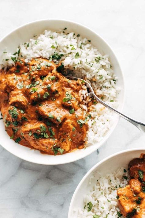 Chicken Tikka Masala Recipes Healthy, Spicy Chicken Tikka Masala, Healthy Chicken Tikka Masala, Poulet Tikka Masala, Chicken Masala Recipe, Lavish Dinner, Pinch Of Yum, Chicken Tikka Masala Recipes, Tikka Masala Recipe