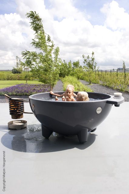 Dutchtube - outside lifestyle Wood Fired Hot Tub, Tub Ideas, Outdoor Bath, Outdoor Bathrooms, Outdoor Wood, Backyard Fun, Pool Hot Tub, Back Garden, Outdoor Shower