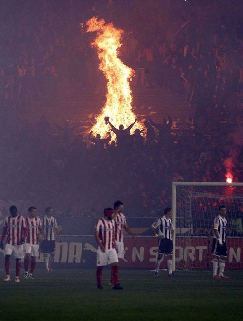 Football Hooliganism, Football Casual Clothing, Red Star Belgrade, Doflamingo Wallpaper, Ultras Football, Football Casuals, Football Photography, Ronaldo Real Madrid, Real Madrid Football