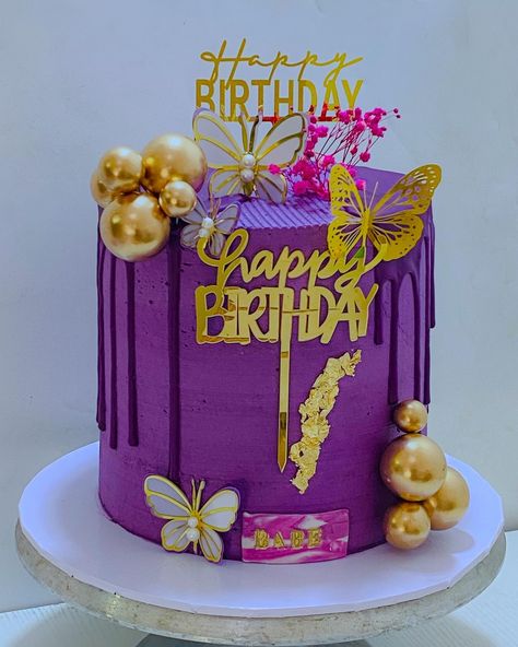 Purple stands for luxury 😍😍💜💜💜 Thank you for choosing @kgcakesng Call or watsapp : 08113683424 / 08168602249 You can also click the link in bio to make order🙏 N: B : I have no right to this song #9jabaker #buttercreambossesnaija #cakesinlagos #bakersinlagos #lagosnigeria #lagosbaker #9jabakers #mushinbaker #surulerebaker #cakeformommy #cakeformom #beautifcakes #bakersinlagos #bakersinlagosmainland #cakeforbabe #whippedcreamcakes #cakeforalady #buttercreamcakeinlagos #mushinbaker #show... Purple Cake Design, Elegant Birthday Cakes For Women, Birthday Cake For Women Elegant, Birthday Cake For Women, Floral Cake Design, Red Birthday Cakes, Whipped Cream Cakes, Simple Cakes, Birthday Cake For Mom