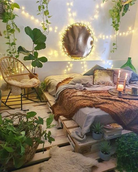 Cozy Setup, Bohemian Bedrooms, Bohemian Bedroom Design, Lots Of Plants, Earthy Bedroom, Bohemian Bedroom Decor, Redecorate Bedroom, Aesthetic Rooms, Dream Room Inspiration