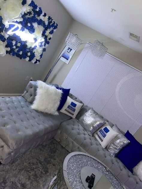 Grey Blue White Living Room Ideas, Colored Living Room Ideas, Blue And Silver Living Room Ideas, Royal Blue Room Ideas Bedroom, Royal Blue Living Room Decor, Royal Blue Home Decor, Navy Blue Living Room Decor, Boujee Apartment Living Room, Living Room Ideas Blue