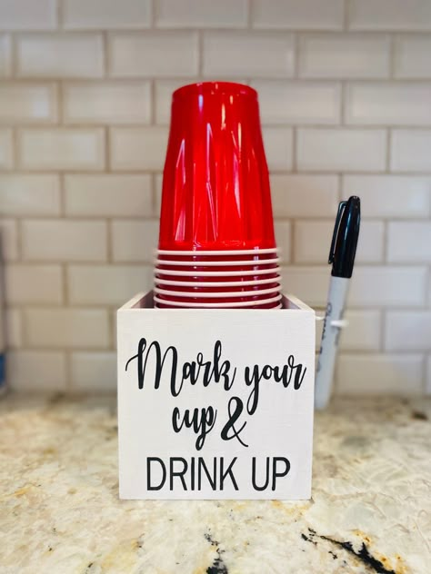 House Warming Gifts With Cricut, Housewarming Party Gifts For Guests, Housewarming Bbq Party Ideas, House Warming Signs Diy, House Warming Bbq Party, How Warming Party Ideas, House Warming Decorations Usa, Cute Housewarming Party Ideas, November Housewarming Party