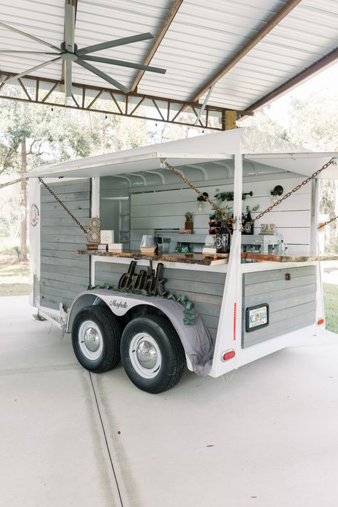 Mobile Coffee Bar Trailer, Small Business Trailer Ideas, Mobile Bar With Seating, Drink Trailer Interior, Bar Cart Trailer, Stock Trailer Bar, Juice Bar Trailer, Mobile Alcohol Bar, Mobile Bakery Ideas