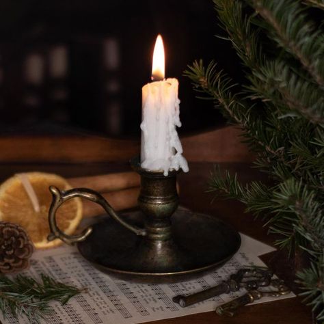 Old Candle Aesthetic, Candle Winter Aesthetic, Woodwick Candle Aesthetic, Candle Dark Academia, Fork Handles, Yule Candle, Candle Aesthetic Dark Academia, Victorian Candle, Victorian Candles