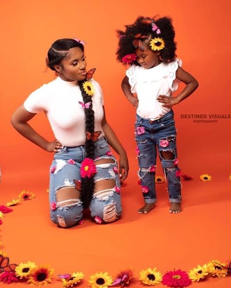 Natural Hair on Instagram: “Twinning 🧡👑🧡(Swipe Left for more) Follow 👉🏽 @viral_qt 👈🏽 for more cuteness! . (📸: @destinedvisuals ) . Please SHARE and TAG a friend. -…” Momma Daughter Pictures, Mommy And Daughter Birthday Photoshoot, Mommy And Me Hairstyles, Mommy And Daughter Photo Shoot, Mommy Daughter Photography, Mommy Daughter Photoshoot, Mommy Daughter Pictures, Daughter Photo Ideas, Mommy Daughter Photos