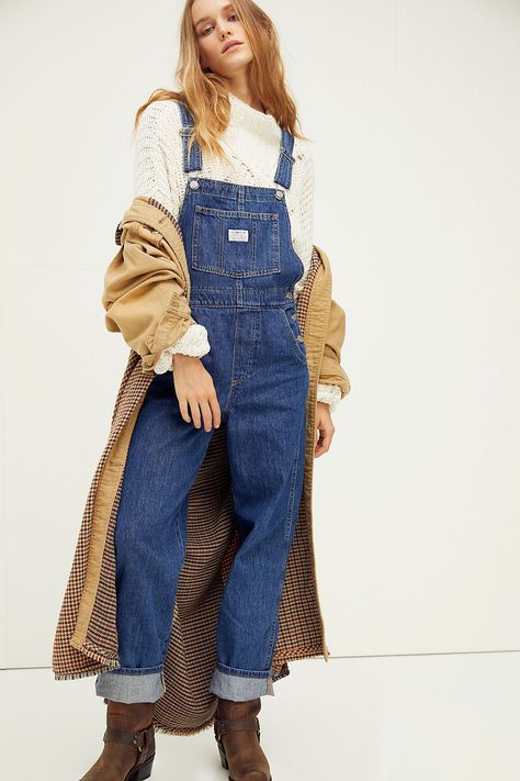 Levis Overalls, Flannel Coat, Looks Jeans, High Waisted Jeans Vintage, Overalls Fashion, Vintage Overalls, Overall Outfit, Flannel Outfits, Overalls Outfit