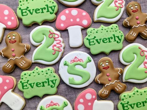 Shrek Sugar Cookies, Fiona Birthday Party, Shrek Cookies Decorated, Shrek Cookies, Mushroom Birthday, Shrek Birthday, 00s Party, Shrek Party, Birthday Sugar Cookies