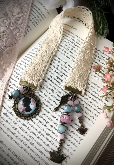 Bridgerton Craft Ideas, Bridgerton Bookmark, Lady Whistledown, Bridgerton Inspired, Beaded Bookmarks, Book Markers, How To Make Bookmarks, Planner Clips, Ribbon Bookmarks