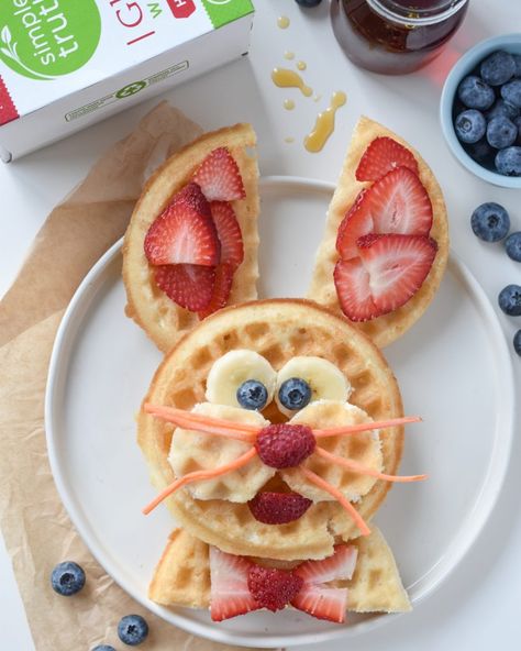 Make Easter Bunnies out of frozen waffles for an easy, healthy, and fun springtime treat! Bunny Waffles, Easter Bunny Pancakes, Easter Kids Food, Bunny Pancakes, Frozen Waffles, Easter Snacks, Easter Sweets, Easter Breakfast, Breakfast Waffles